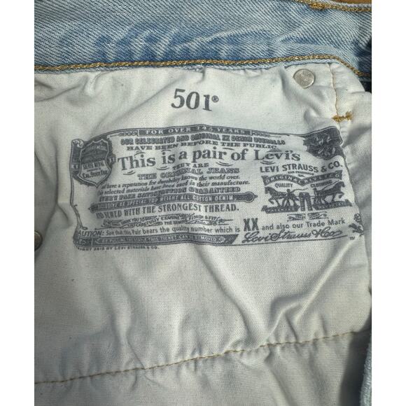 Levi's Women's 501‎ Shorts Size 30 Cut offs Button Fly 2" inseam - Picture 8 of 8